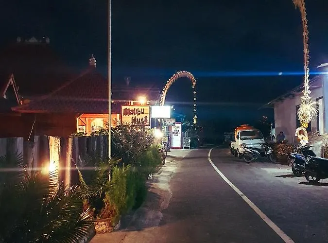 Malibu Huts